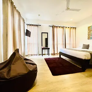 Hotel Queens Mount Glen Heights